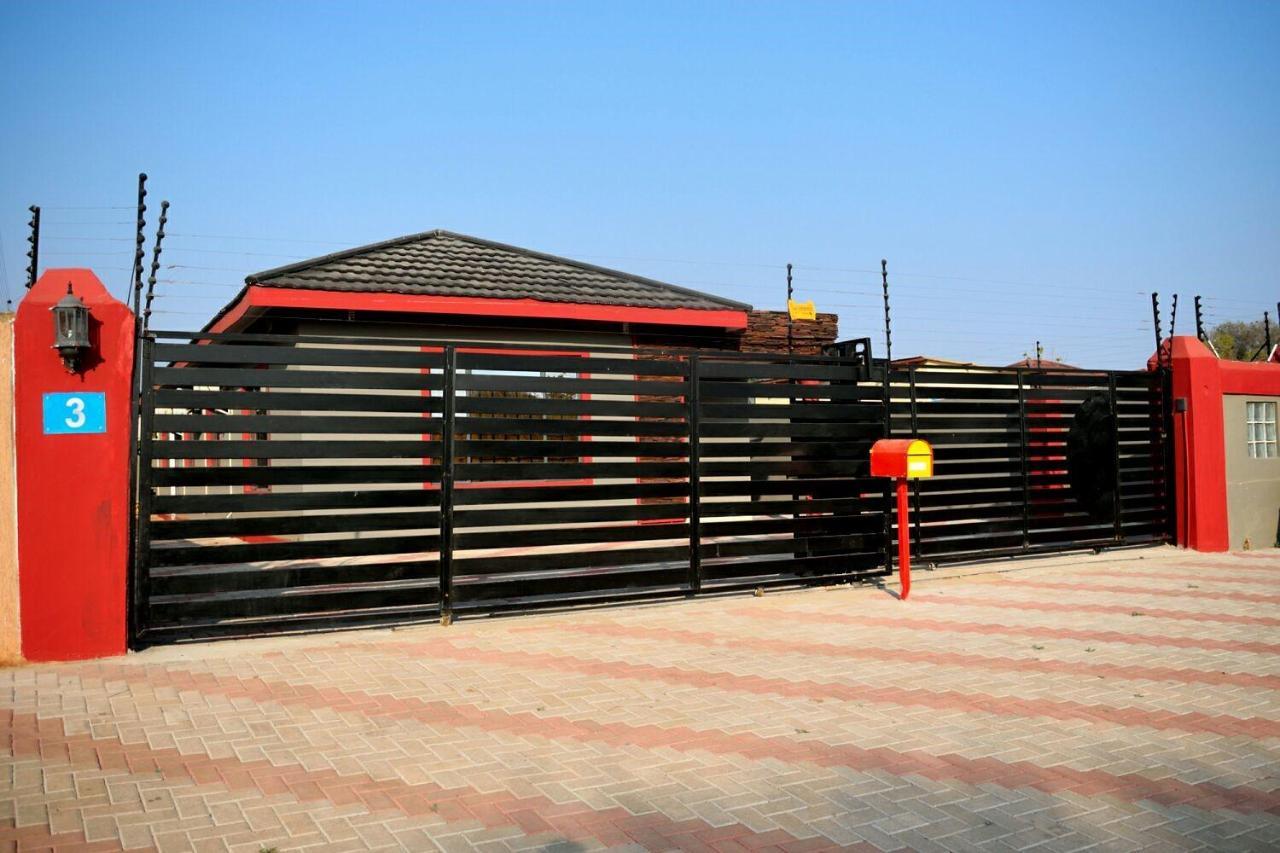 Mathlyn Guesthouse Gaborone Extérieur photo