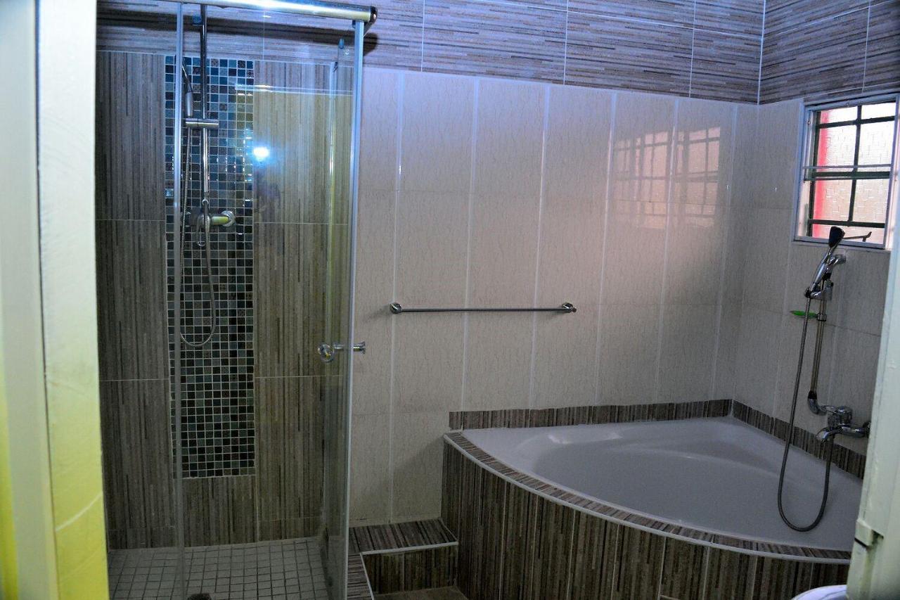 Mathlyn Guesthouse Gaborone Extérieur photo