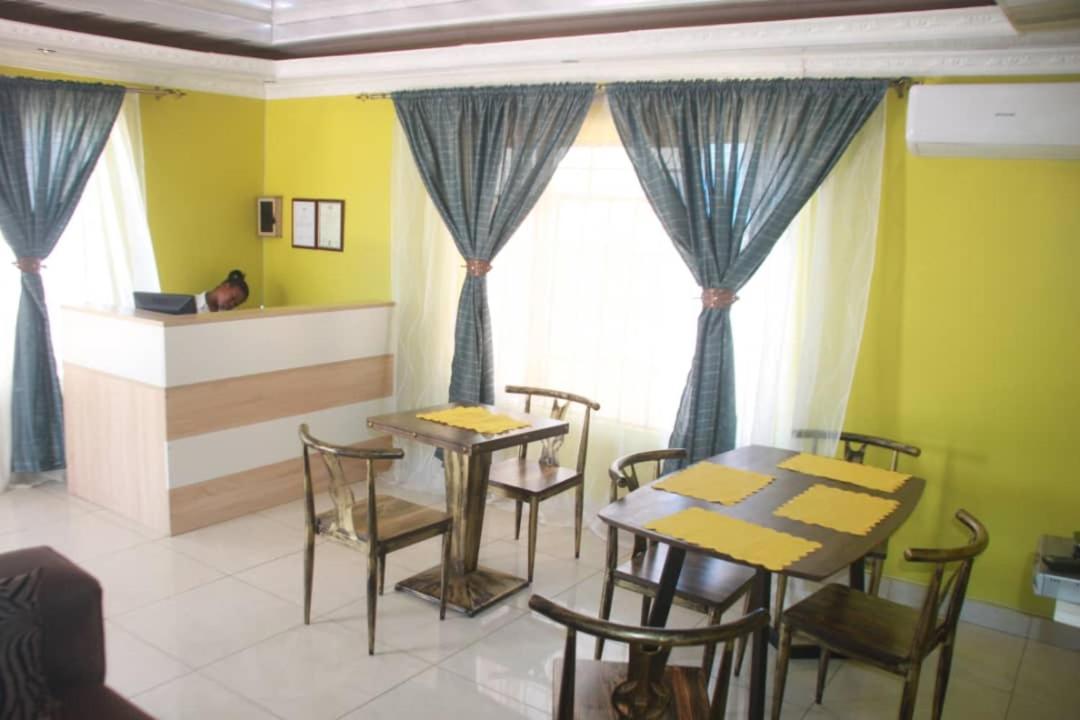 Mathlyn Guesthouse Gaborone Extérieur photo