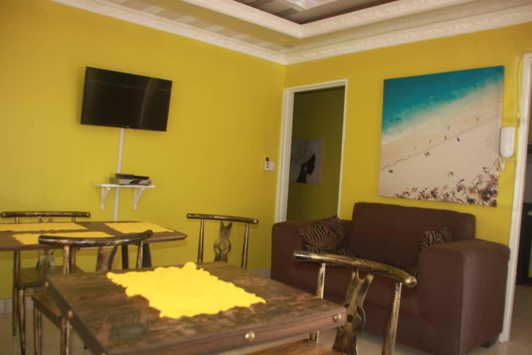 Mathlyn Guesthouse Gaborone Extérieur photo