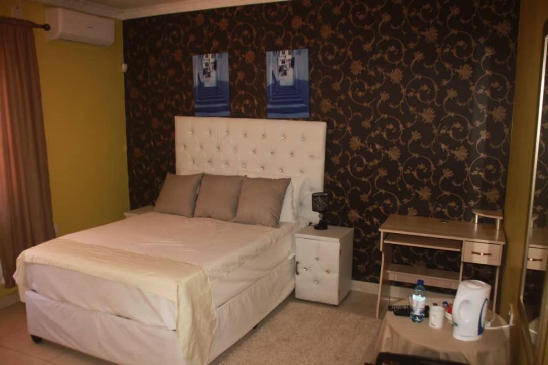 Mathlyn Guesthouse Gaborone Extérieur photo