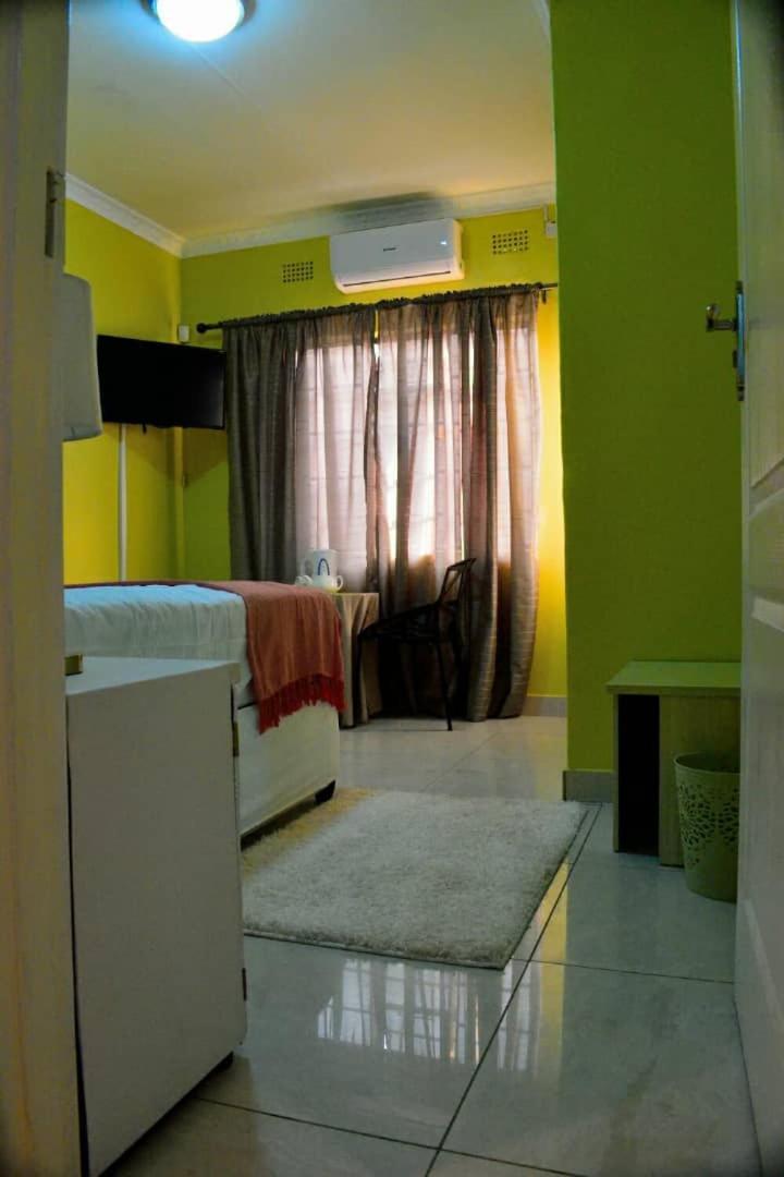 Mathlyn Guesthouse Gaborone Extérieur photo