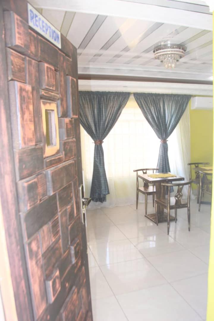 Mathlyn Guesthouse Gaborone Extérieur photo