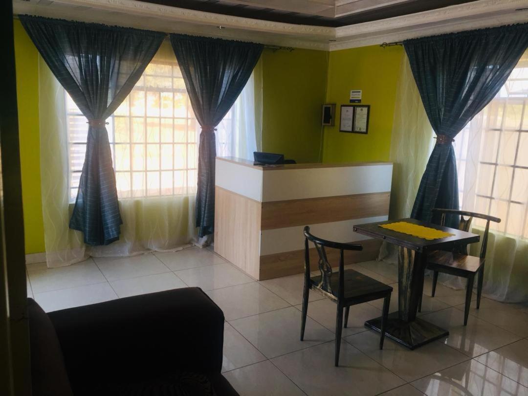 Mathlyn Guesthouse Gaborone Extérieur photo