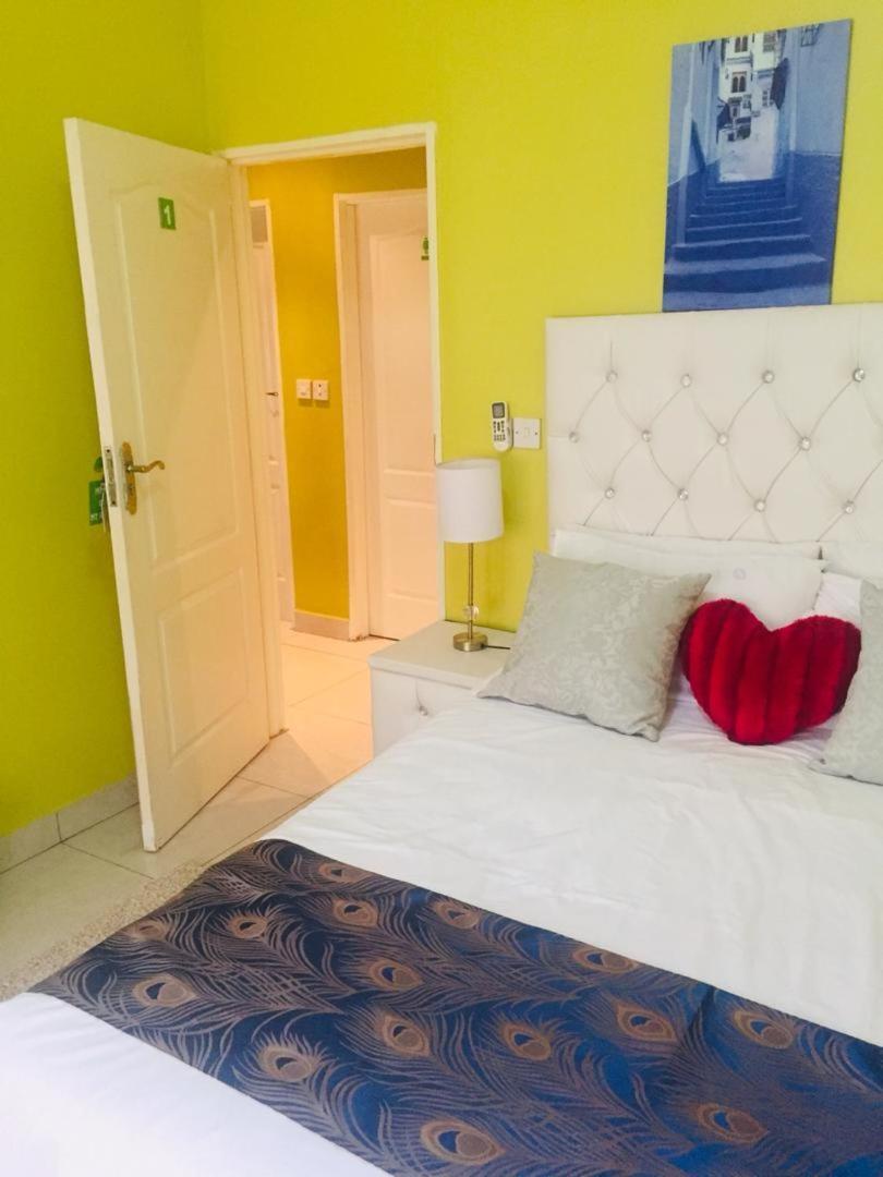 Mathlyn Guesthouse Gaborone Extérieur photo
