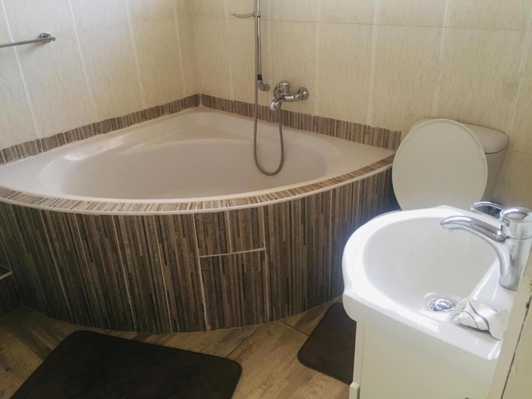 Mathlyn Guesthouse Gaborone Extérieur photo