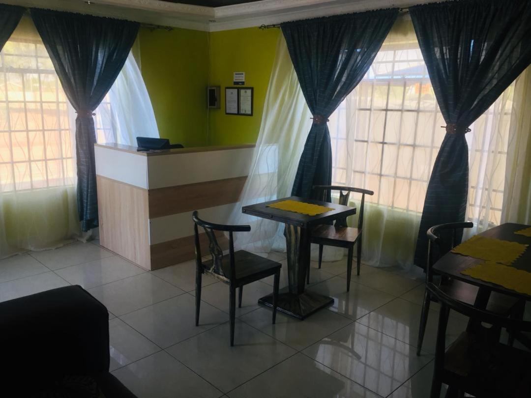 Mathlyn Guesthouse Gaborone Extérieur photo