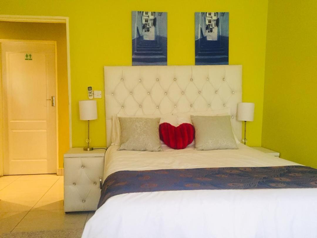 Mathlyn Guesthouse Gaborone Extérieur photo