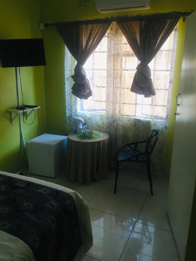 Mathlyn Guesthouse Gaborone Extérieur photo