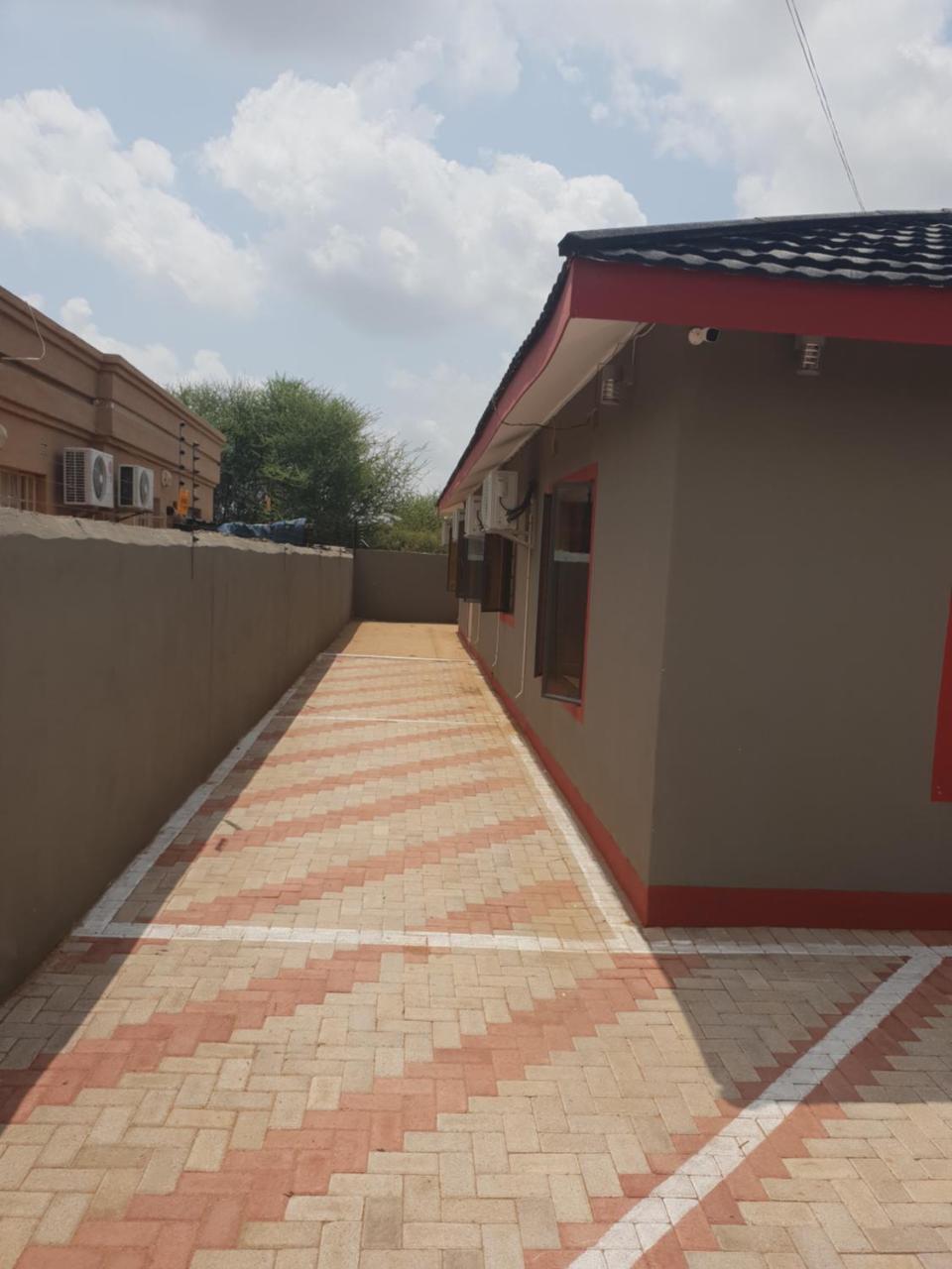 Mathlyn Guesthouse Gaborone Extérieur photo