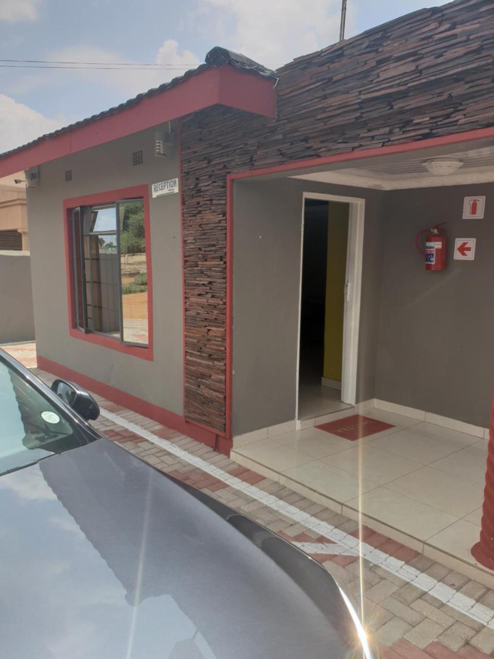 Mathlyn Guesthouse Gaborone Extérieur photo